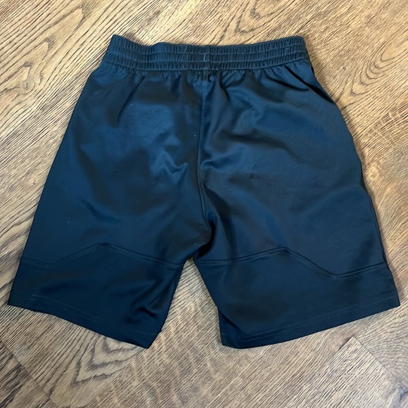 Nike boys dri fit shorts with pockets size M - Picture 2 of 2